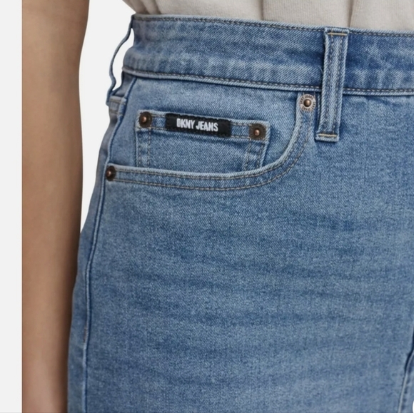 💖NWT Woman Size 10 DKNY Denim Skirt 💖 - Picture 5 of 8